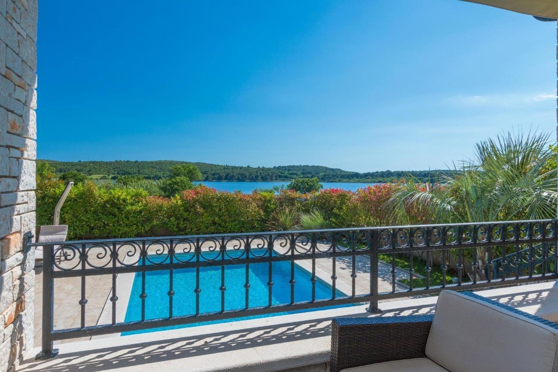 Ferienhaus In Pomer Mit Privatem Beheizten Pool Und Meerblick Exterior photo