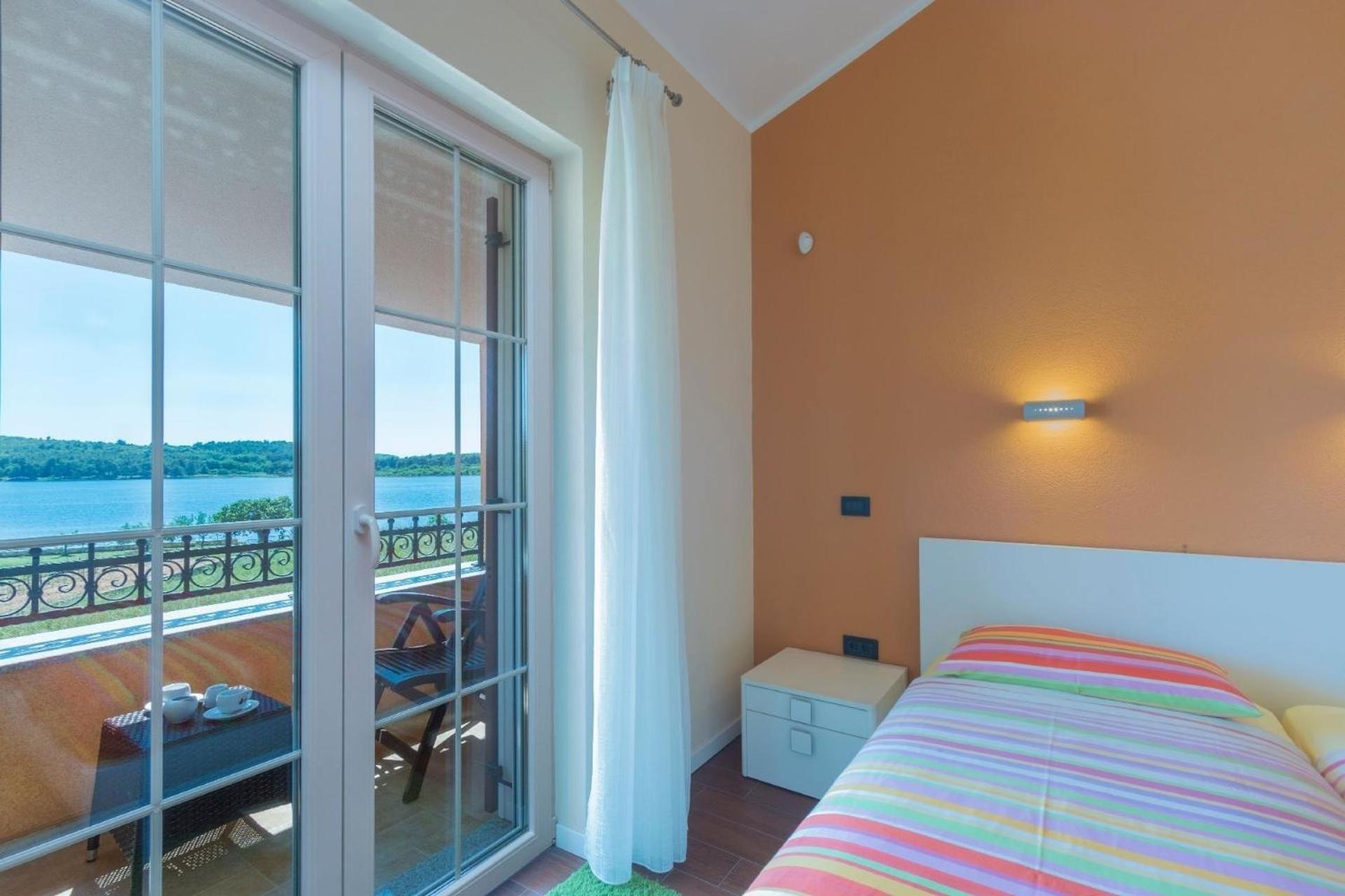 Ferienhaus In Pomer Mit Privatem Beheizten Pool Und Meerblick Exterior photo