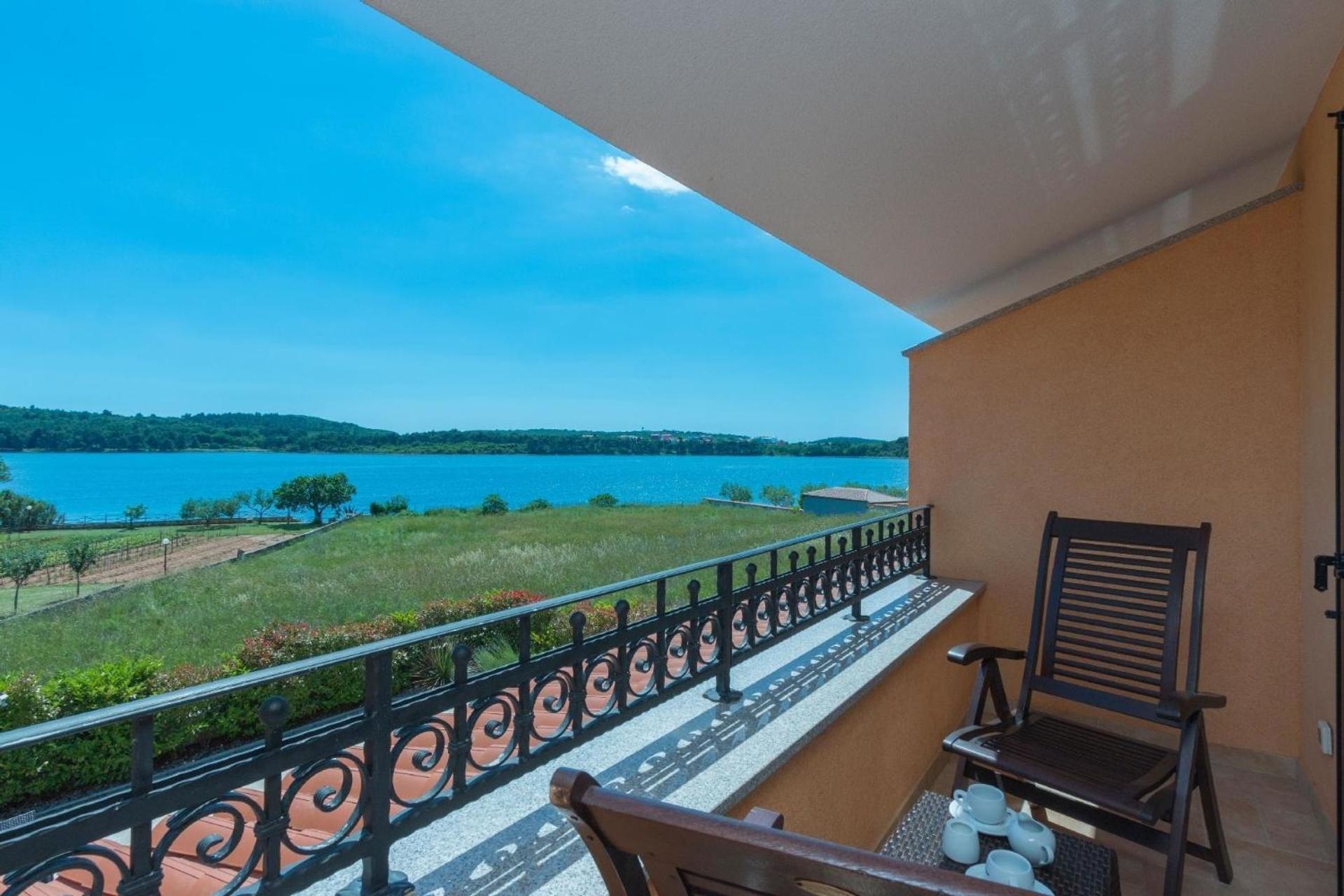 Ferienhaus In Pomer Mit Privatem Beheizten Pool Und Meerblick Exterior photo